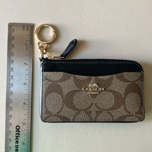 Coach multifunction card case in signature canvas